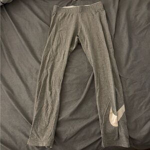 Cropped grey Nike leggings